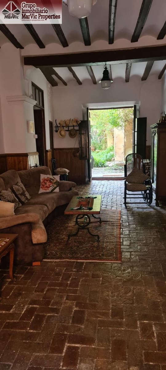 8 bedroom Villa for sale in Sella - € 425,000 (Ref: 9326485)