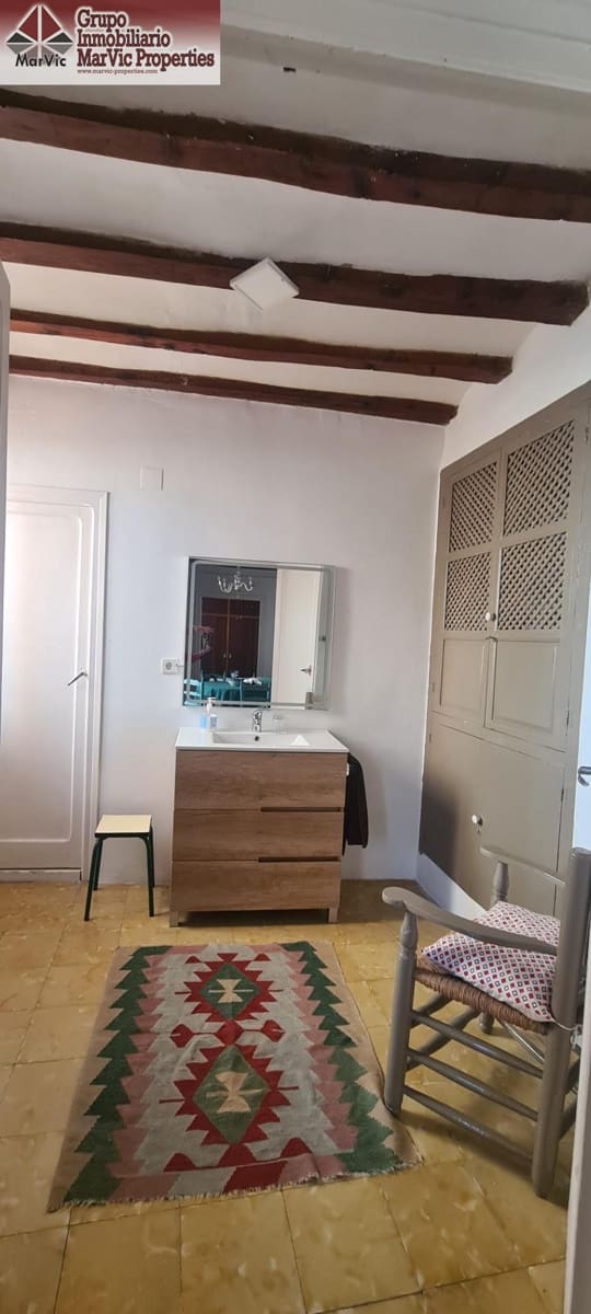 8 bedroom Villa for sale in Sella - € 425,000 (Ref: 9326485)