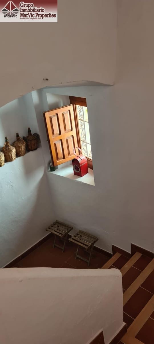 8 bedroom Villa for sale in Sella - € 425,000 (Ref: 9326485)