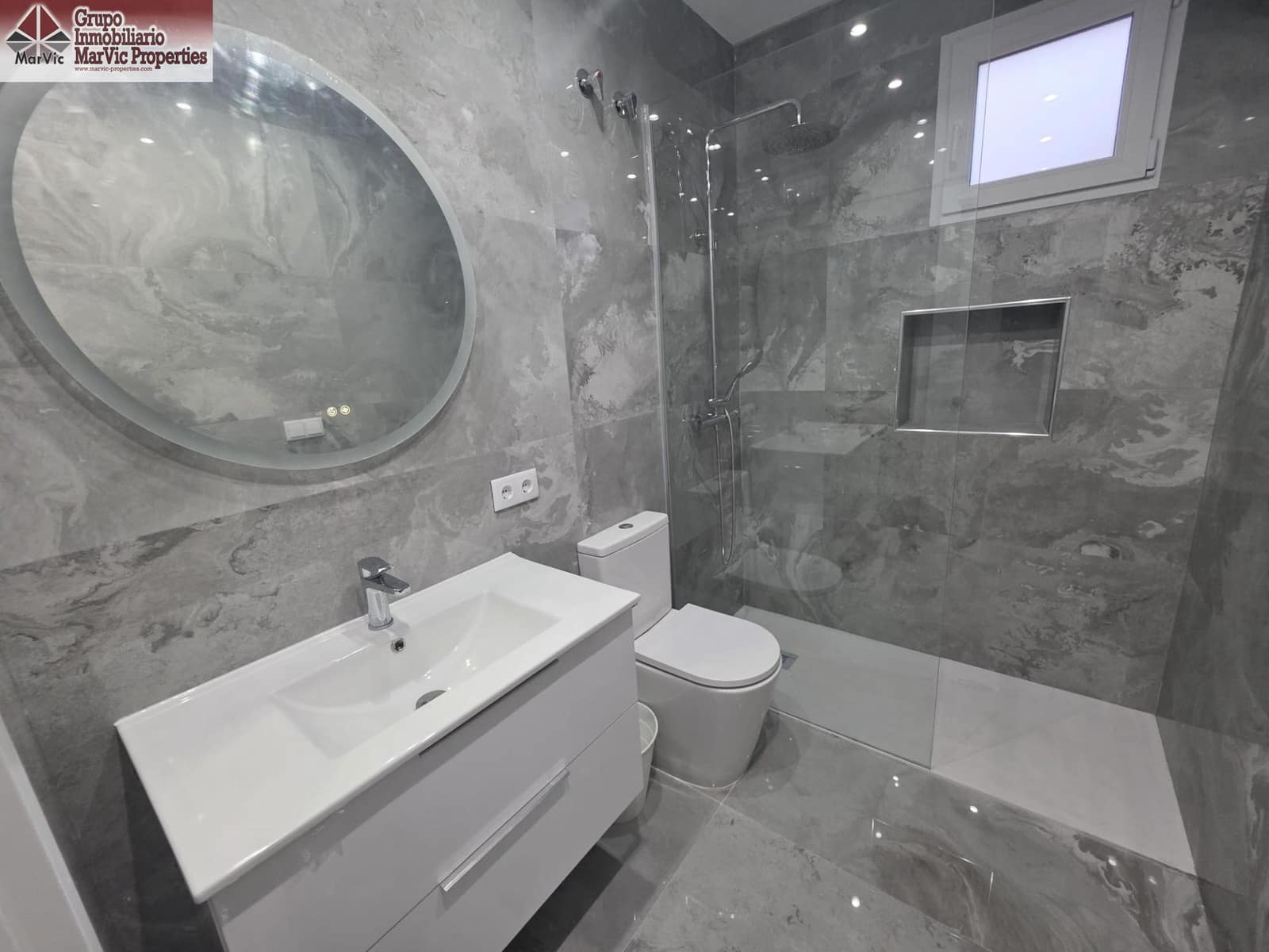 2 bedroom Flat for sale in Benidorm with pool - € 179,000 (Ref: 9355872)