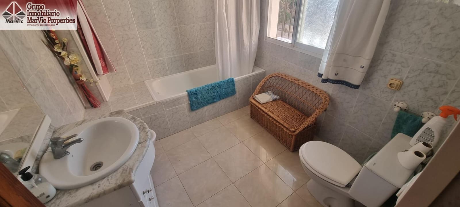 4 bedroom Villa for sale in Alfaz del Pi / L'Alfas del Pi - € 365,000 (Ref: 9374139)