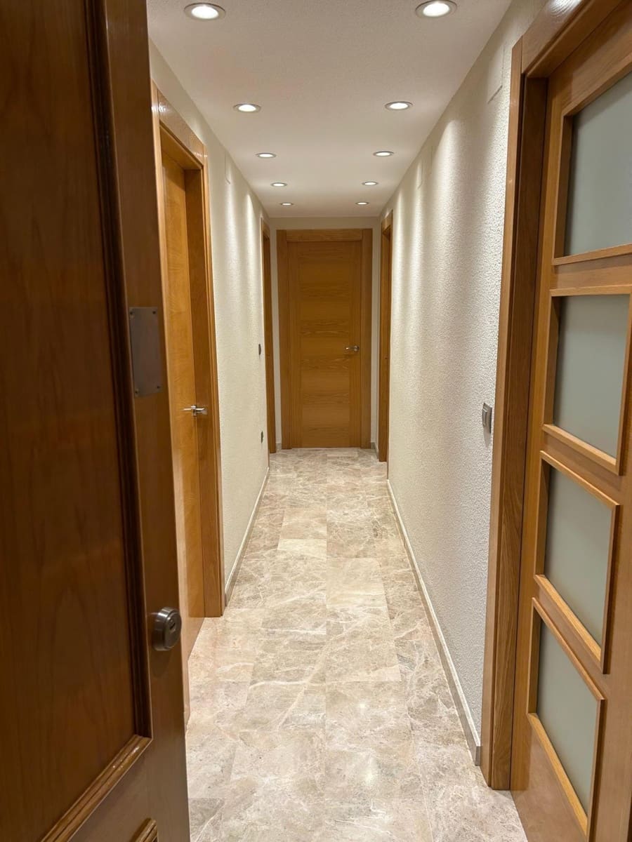 3 makuuhuone Asunto myytävänä paikassa Benidorm mukana uima-altaan - 320 000 € (Ref: 9379052)