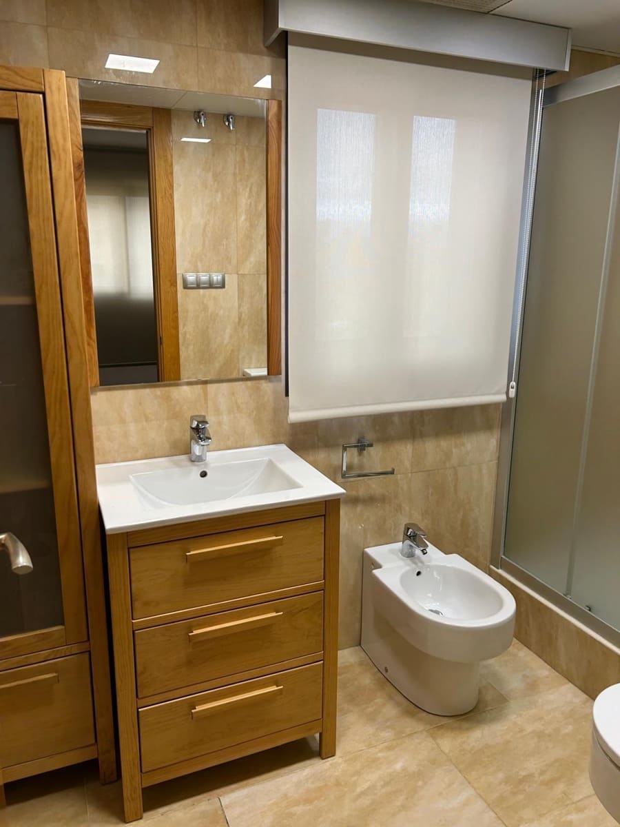 3 makuuhuone Asunto myytävänä paikassa Benidorm mukana uima-altaan - 320 000 € (Ref: 9379052)