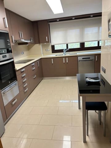 3 makuuhuone Asunto myytävänä paikassa Benidorm mukana uima-altaan - 320 000 € (Ref: 9379052)