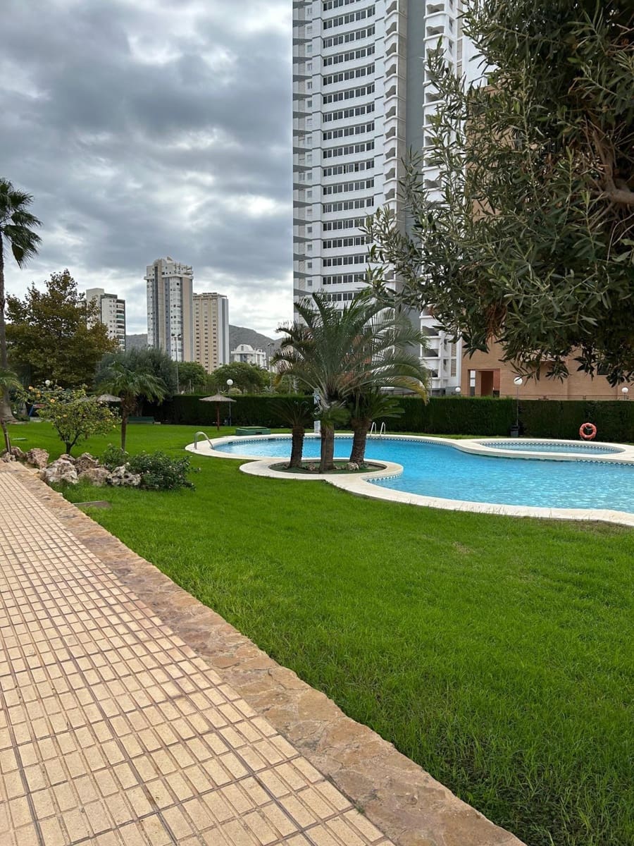 3 makuuhuone Asunto myytävänä paikassa Benidorm mukana uima-altaan - 320 000 € (Ref: 9379052)