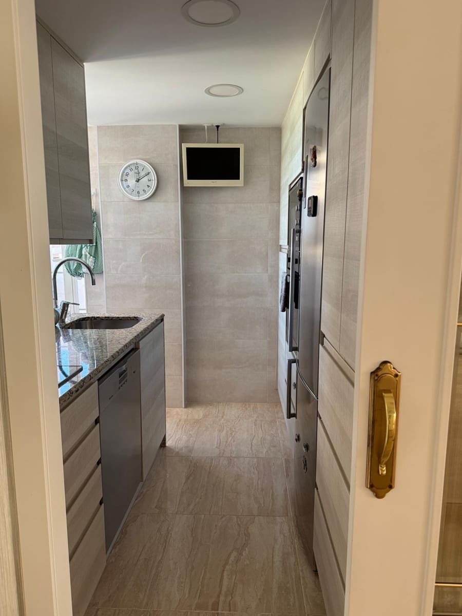 3 soveværelse Lejlighed til salg i Benidorm med swimmingpool garage - € 419.000 (Ref: 9396030)