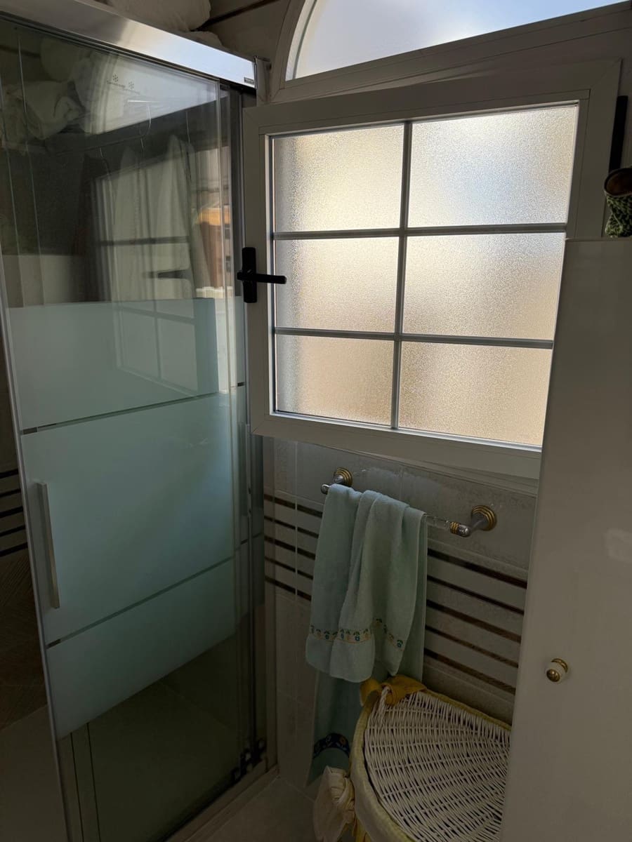 3 soveværelse Lejlighed til salg i Benidorm med swimmingpool garage - € 419.000 (Ref: 9396030)