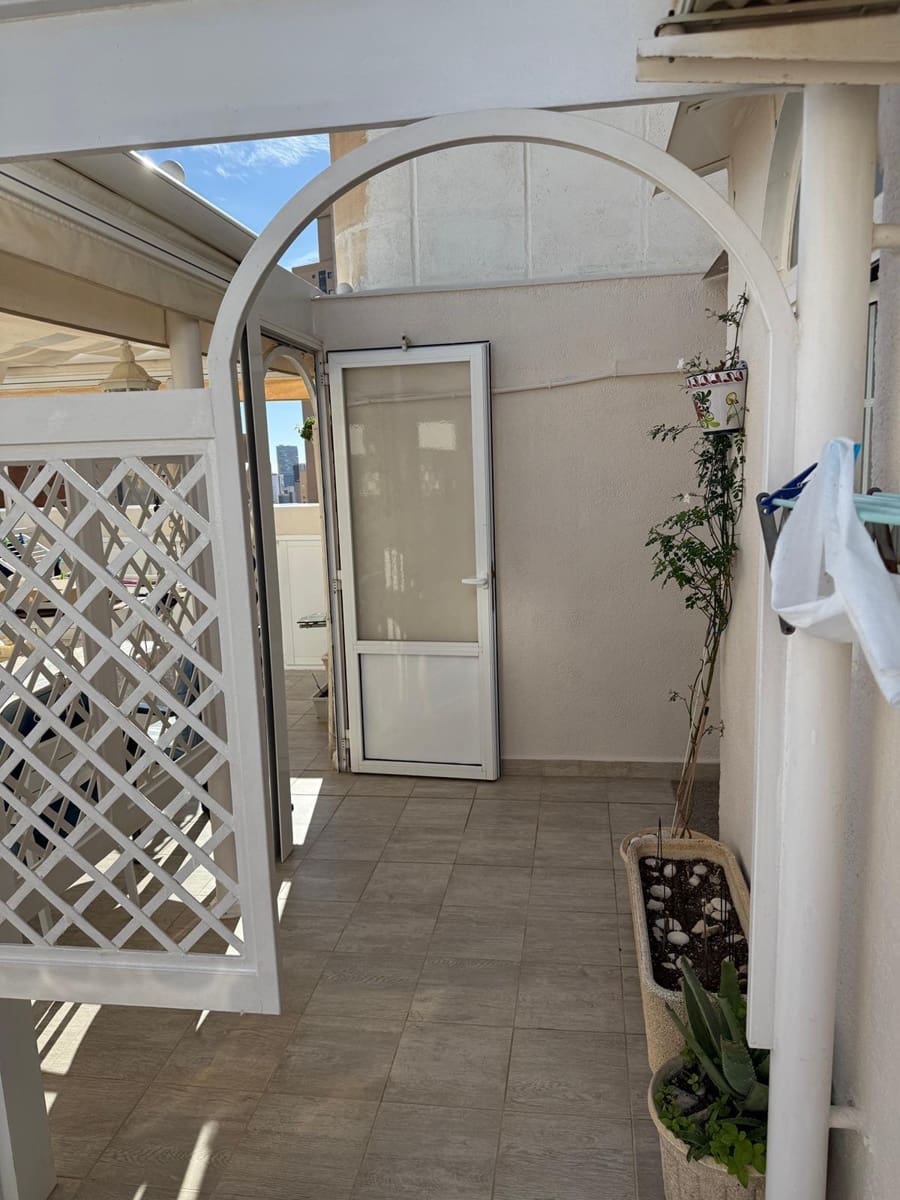 3 soveværelse Lejlighed til salg i Benidorm med swimmingpool garage - € 419.000 (Ref: 9396030)