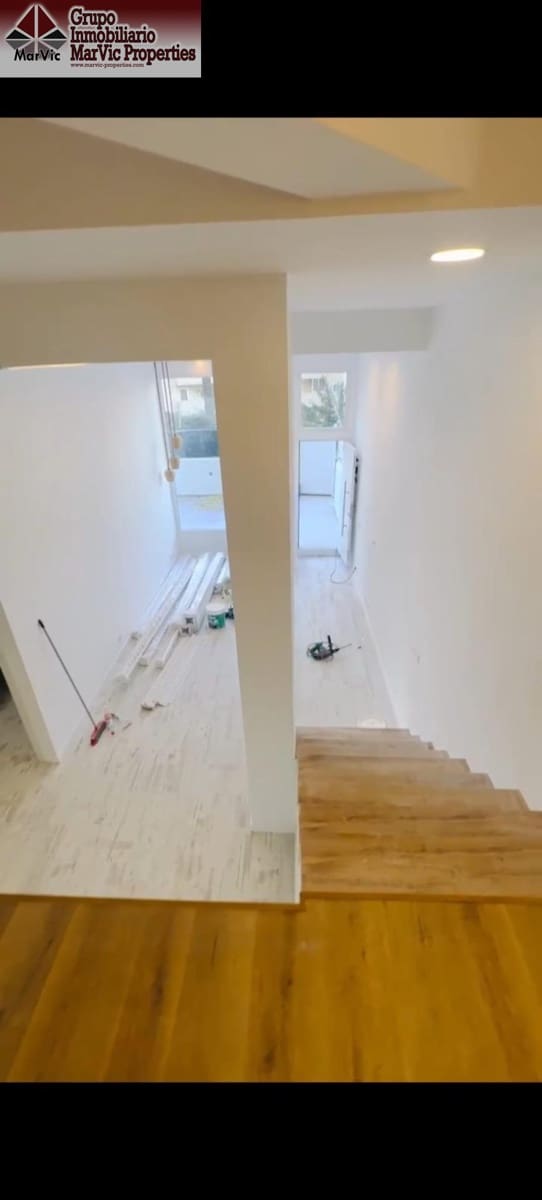 Apartamento de 2 habitaciones en Benidorm en venta con piscina - 247.000 € (Ref: 9411004)