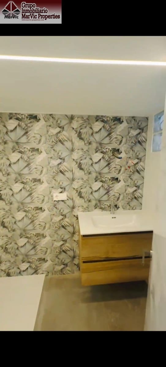 Apartamento de 2 habitaciones en Benidorm en venta con piscina - 247.000 € (Ref: 9411004)