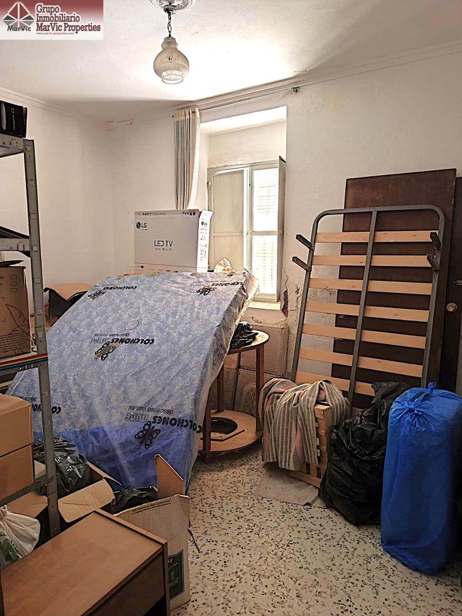 5 slaapkamer Huis te koop in Fuentes de Andalucia - € 59.500 (Ref: 9427248)