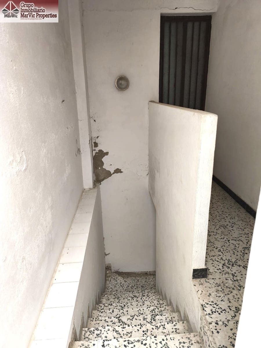 5 slaapkamer Huis te koop in Fuentes de Andalucia - € 59.500 (Ref: 9427248)