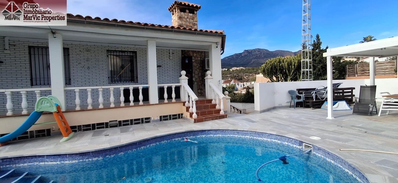 5 quarto Moradia para venda em La Nucia com piscina - 630 000 € (Ref: 9440165)