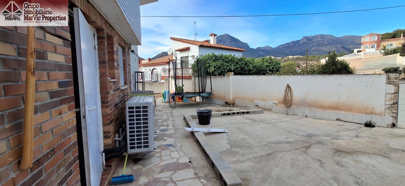 5 quarto Moradia para venda em La Nucia com piscina - 630 000 € (Ref: 9440165)