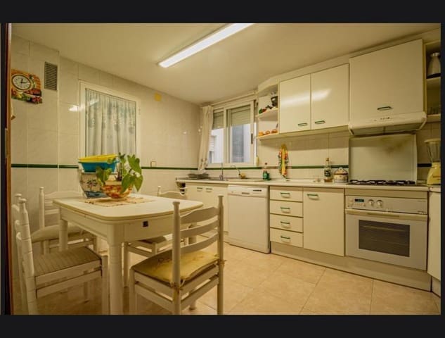 Piso de 3 habitaciones en Alfaz del Pi / L'Alfàs del Pi en venta con garaje - 255.000 € (Ref: 9450997)