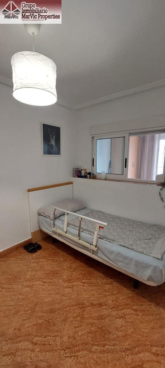 2 sovrum Lägenhet till salu i Benidorm med pool - 165 000 € (Ref: 9450998)