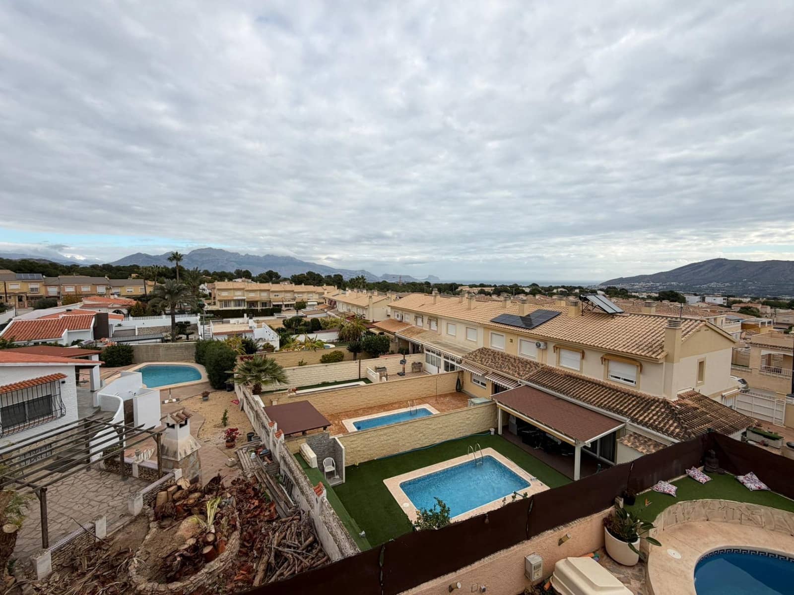 5 quarto Moradia Geminada para venda em La Nucia com piscina garagem - 425 000 € (Ref: 9452791)