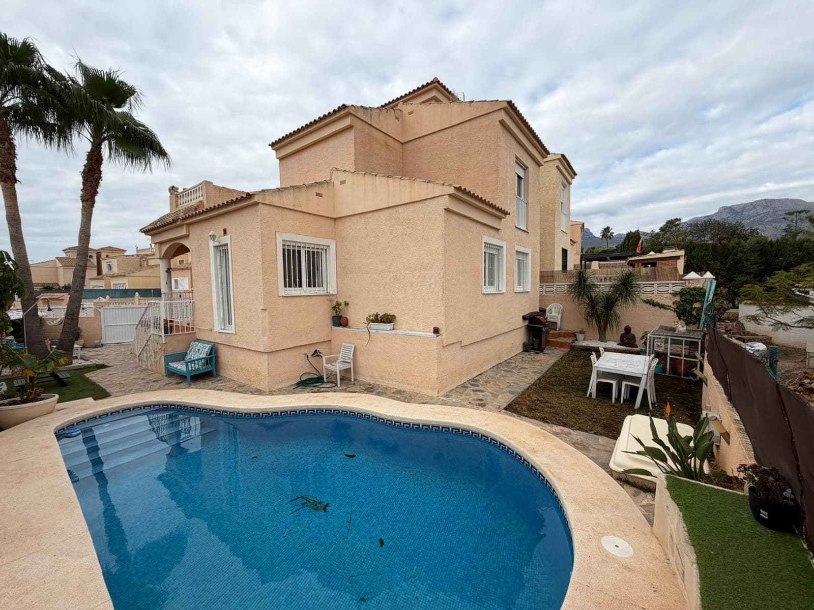5 quarto Moradia Geminada para venda em La Nucia com piscina garagem - 425 000 € (Ref: 9452791)