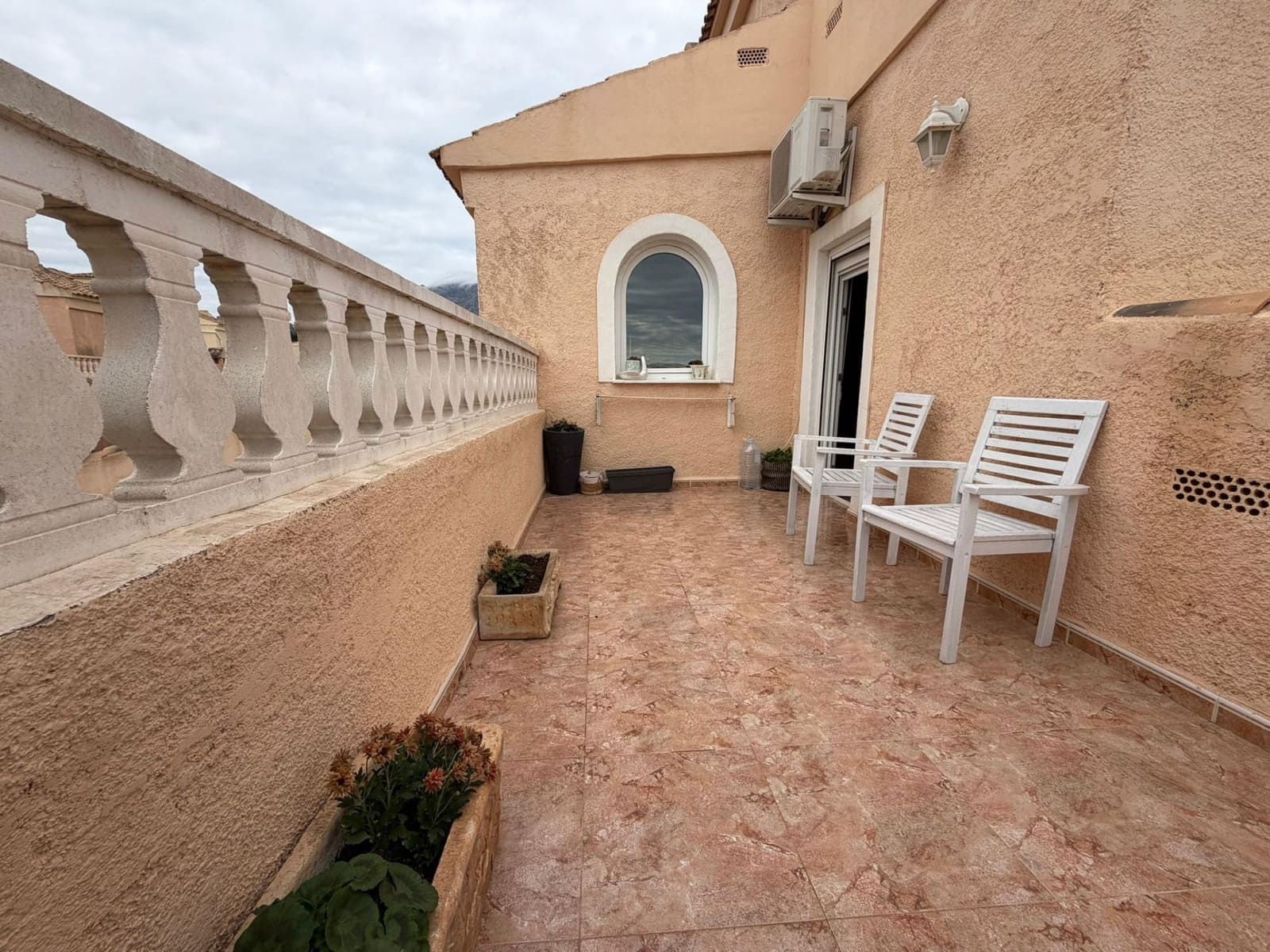 5 quarto Moradia Geminada para venda em La Nucia com piscina garagem - 425 000 € (Ref: 9452791)