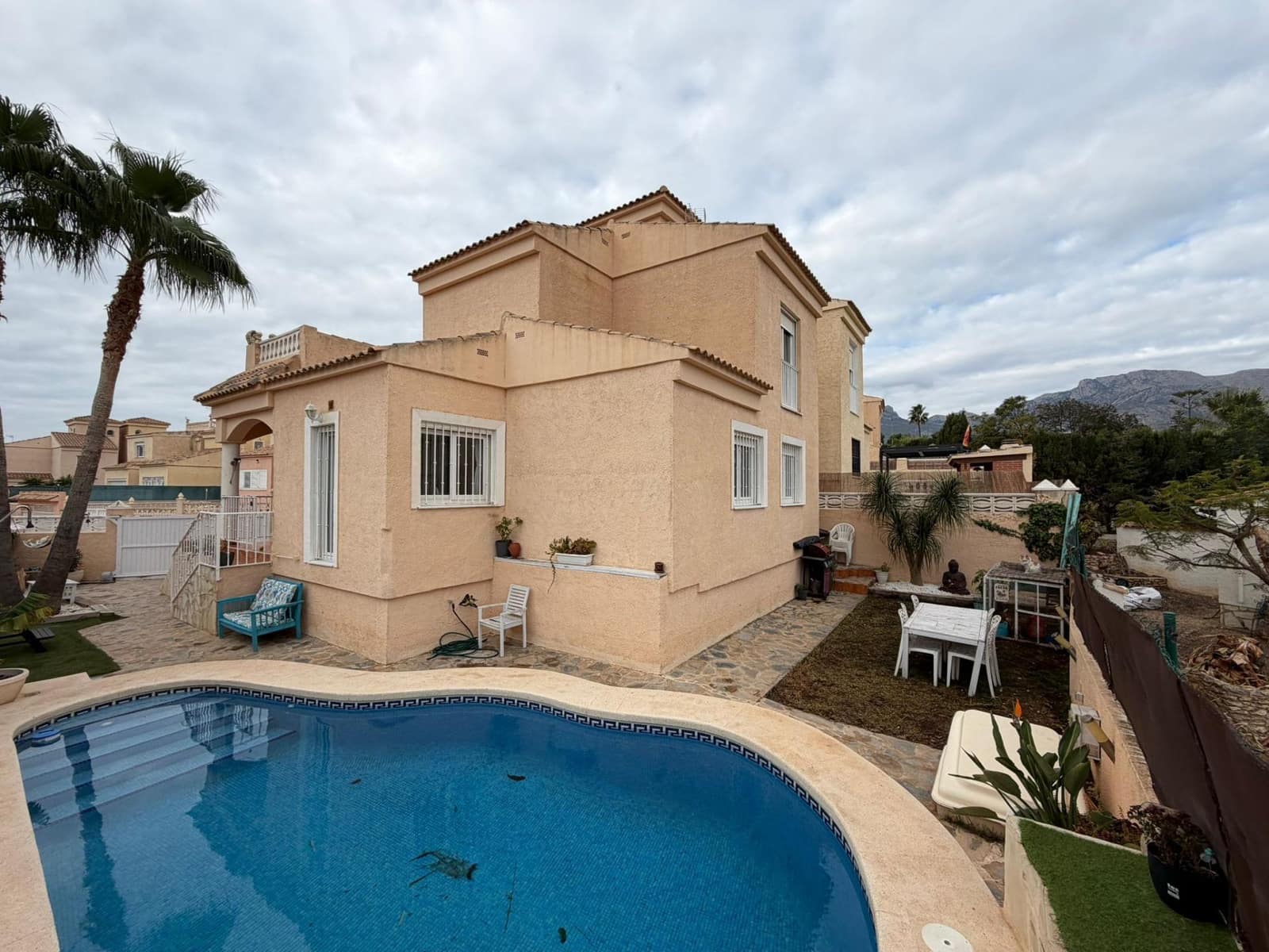 5 quarto Moradia Geminada para venda em La Nucia com piscina garagem - 425 000 € (Ref: 9452791)