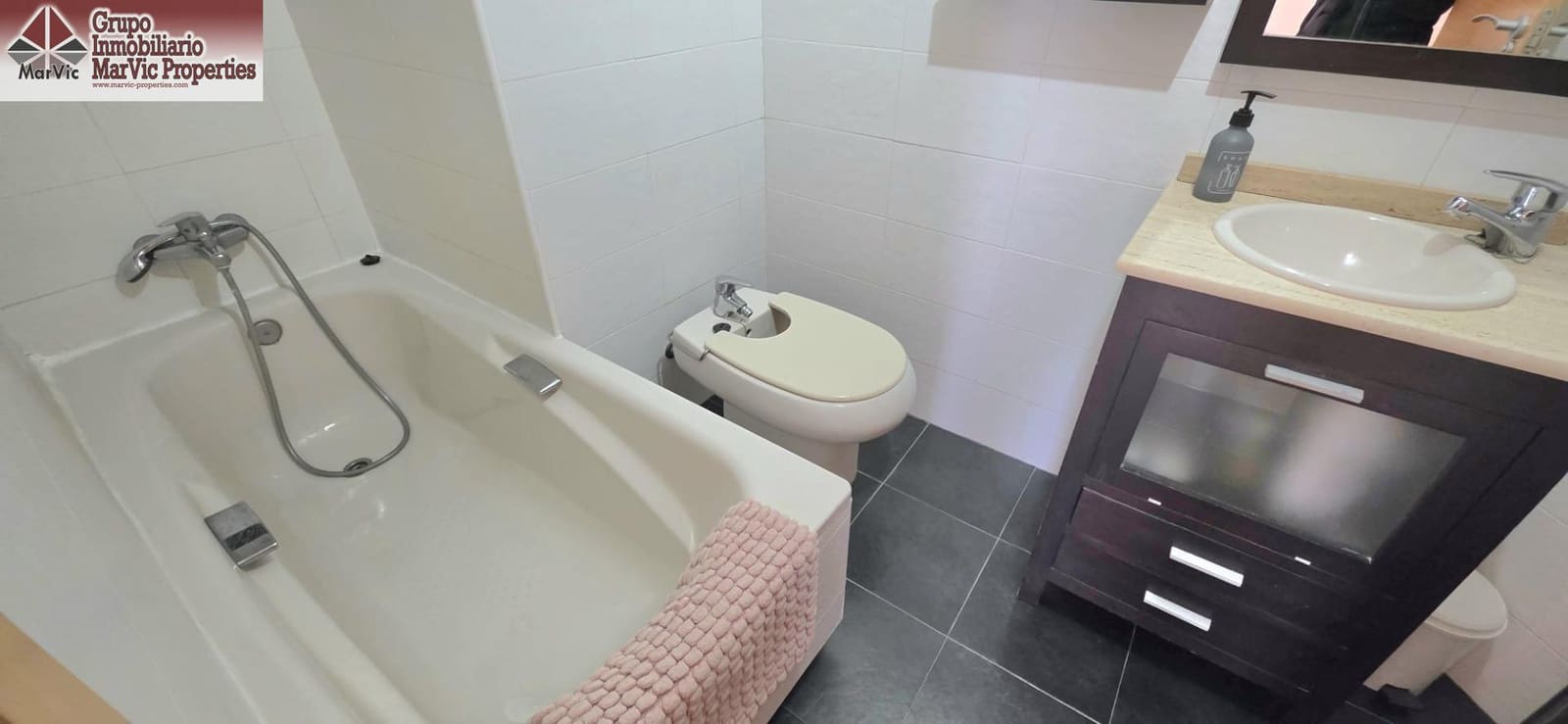 Apartamento de 2 habitaciones en La Villajoyosa / Vila Joiosa en venta con piscina garaje - 273.000 € (Ref: 9456292)