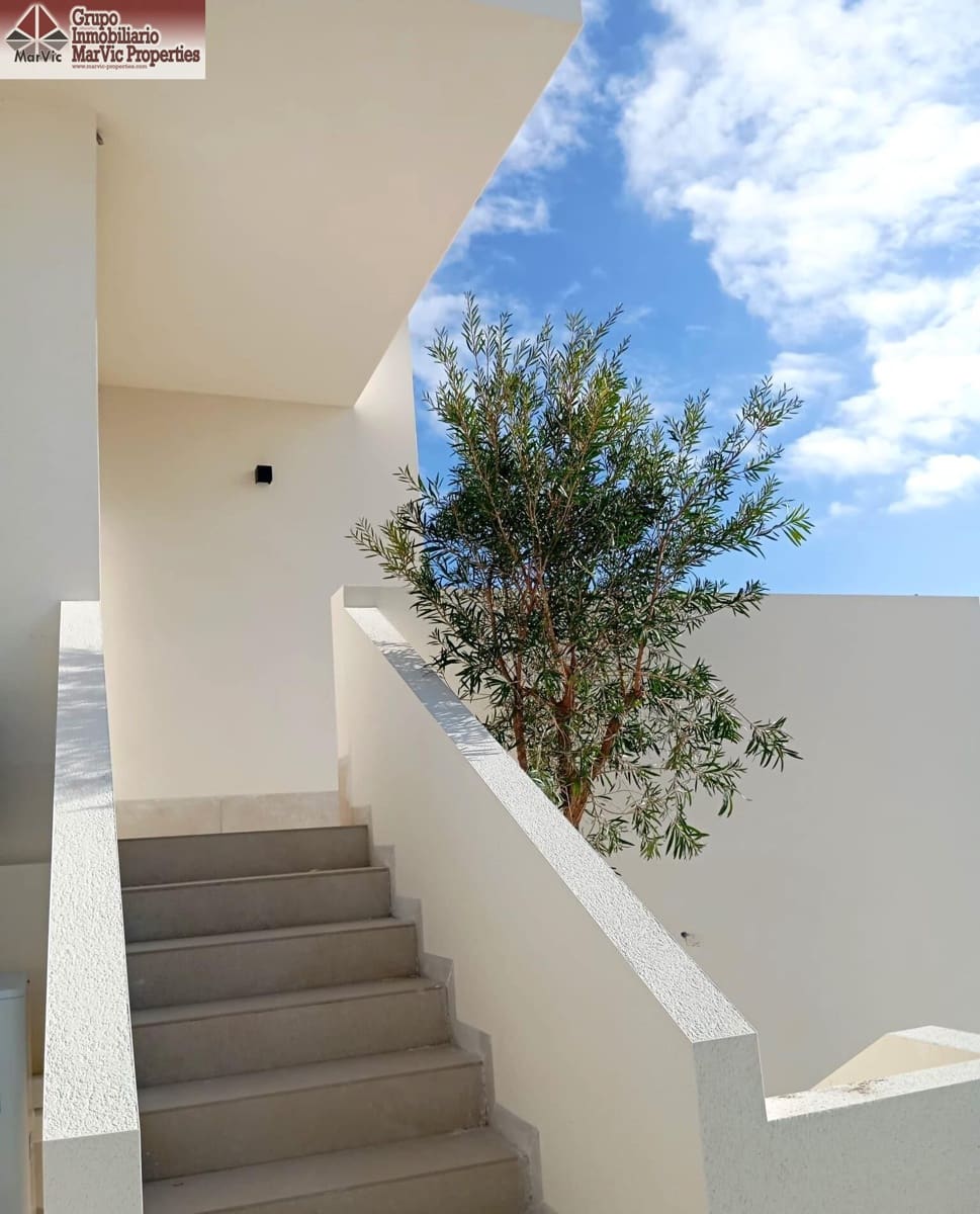 8 bedroom Villa for sale in Finestrat with pool - € 2,750,000 (Ref: 9456294)