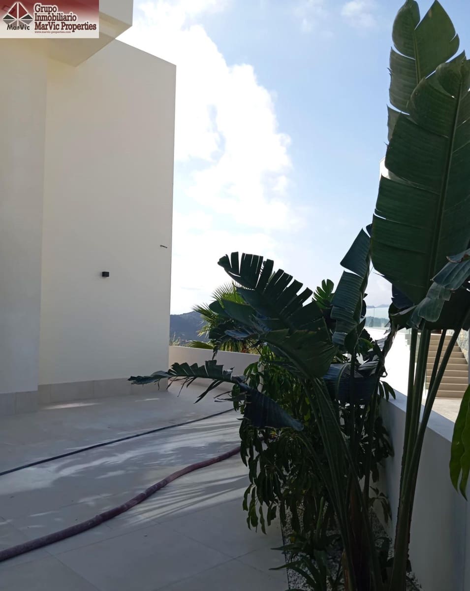 8 bedroom Villa for sale in Finestrat with pool - € 2,750,000 (Ref: 9456294)