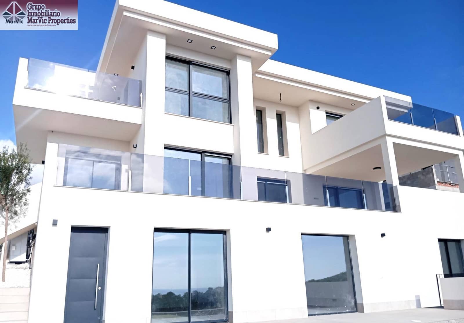 8 bedroom Villa for sale in Finestrat with pool - € 2,750,000 (Ref: 9456294)