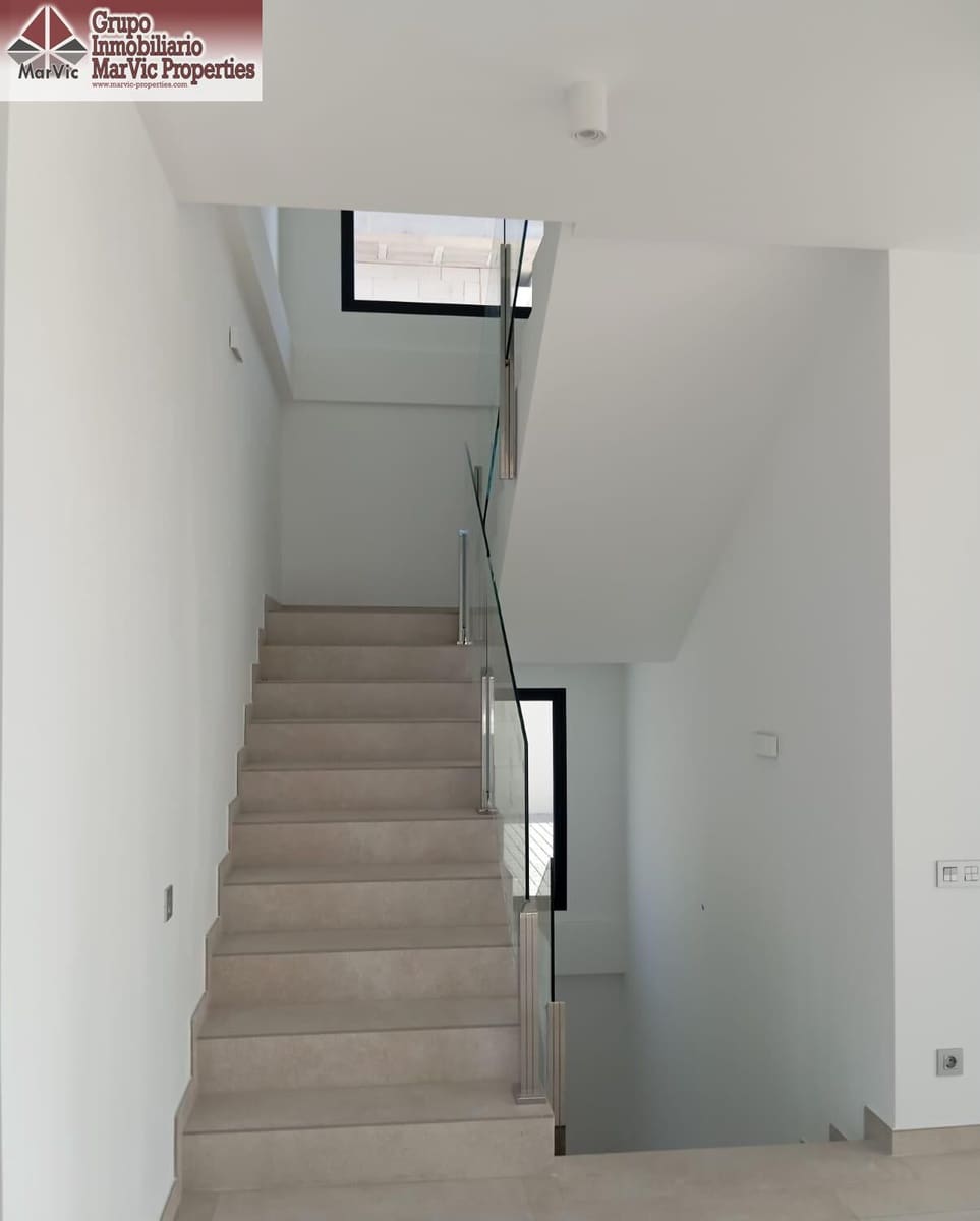 8 bedroom Villa for sale in Finestrat with pool - € 2,750,000 (Ref: 9456294)