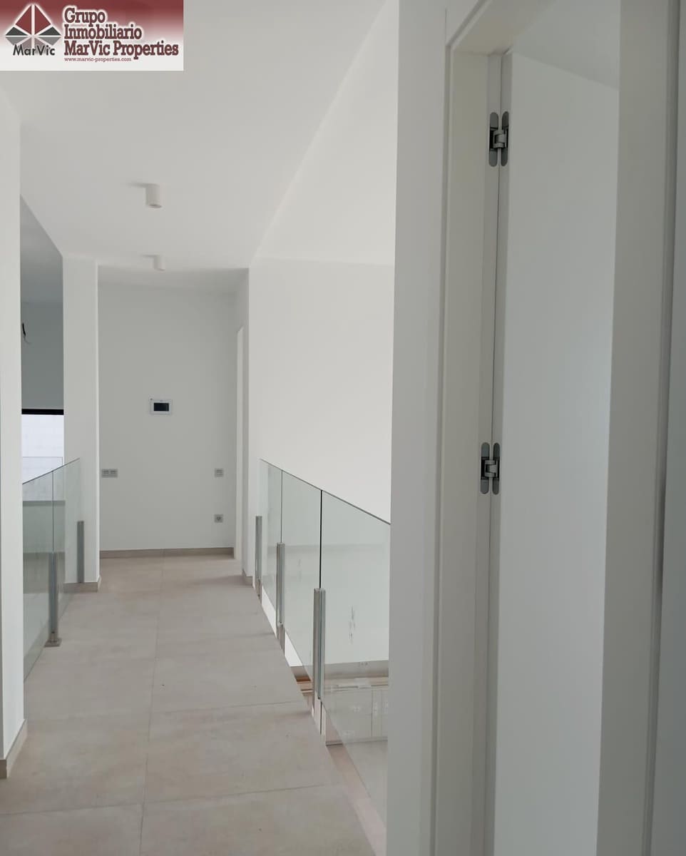 8 bedroom Villa for sale in Finestrat with pool - € 2,750,000 (Ref: 9456294)