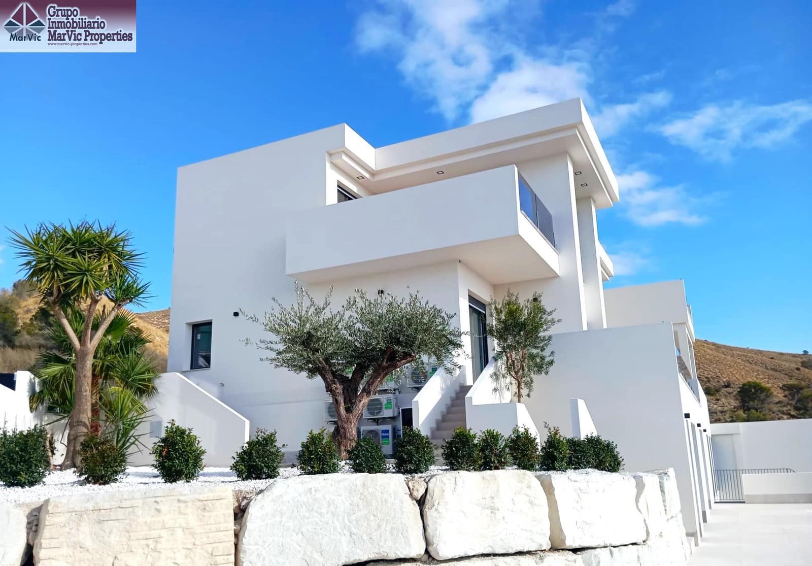 8 bedroom Villa for sale in Finestrat with pool - € 2,750,000 (Ref: 9456294)