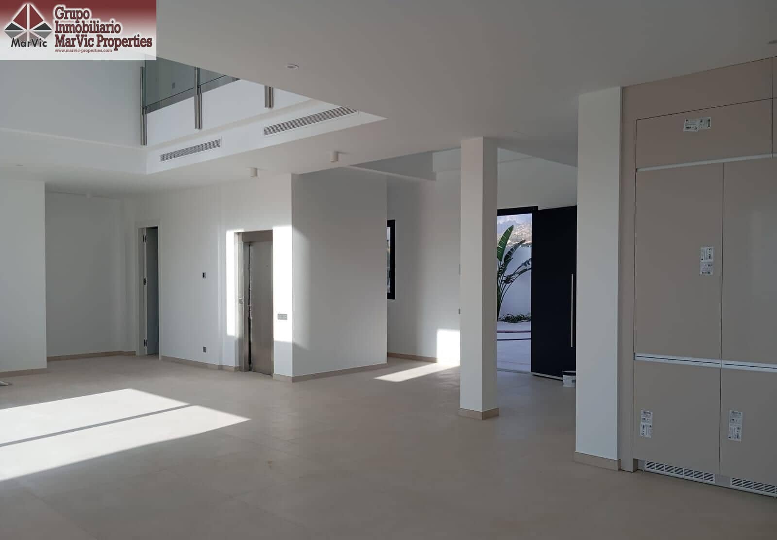 8 bedroom Villa for sale in Finestrat with pool - € 2,750,000 (Ref: 9456294)