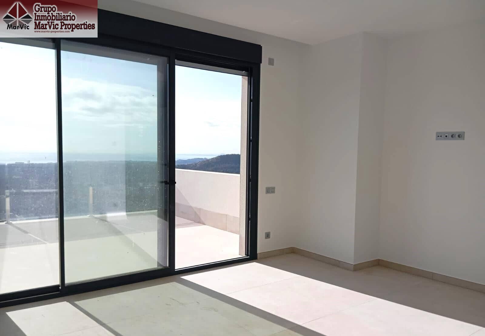 8 bedroom Villa for sale in Finestrat with pool - € 2,750,000 (Ref: 9456294)