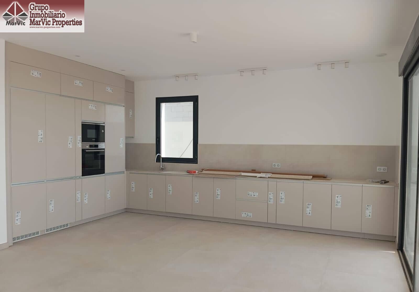 8 bedroom Villa for sale in Finestrat with pool - € 2,750,000 (Ref: 9456294)