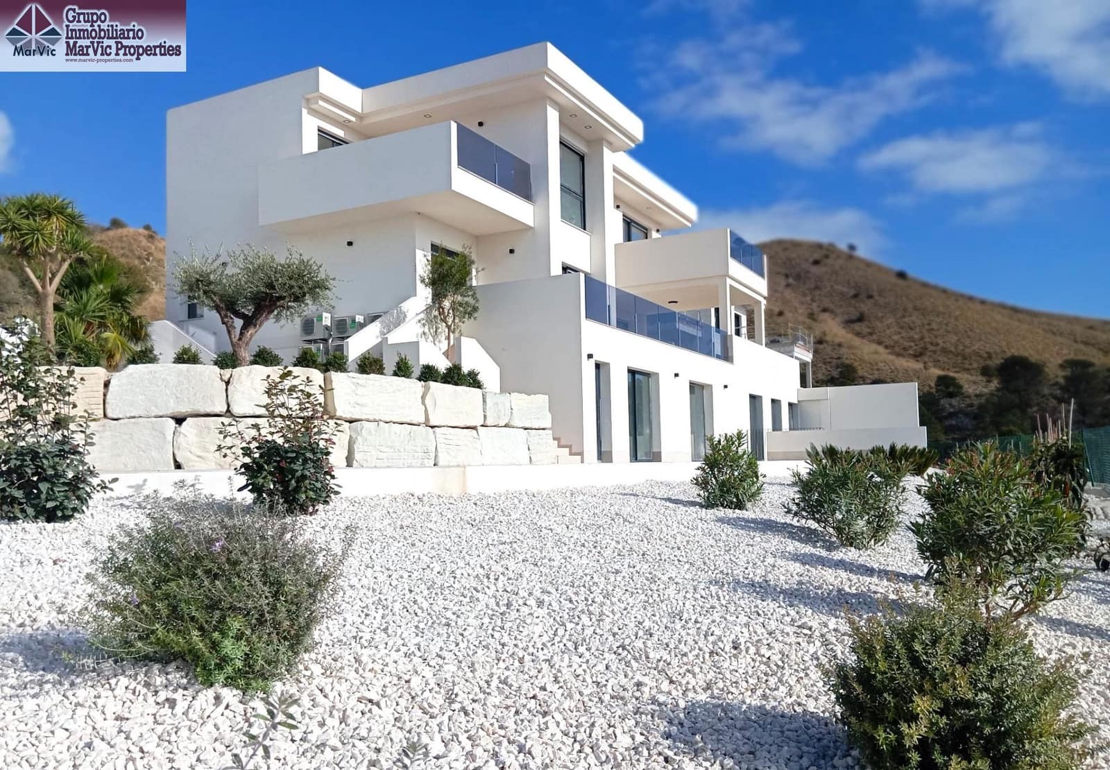 8 bedroom Villa for sale in Finestrat with pool - € 2,750,000 (Ref: 9456294)