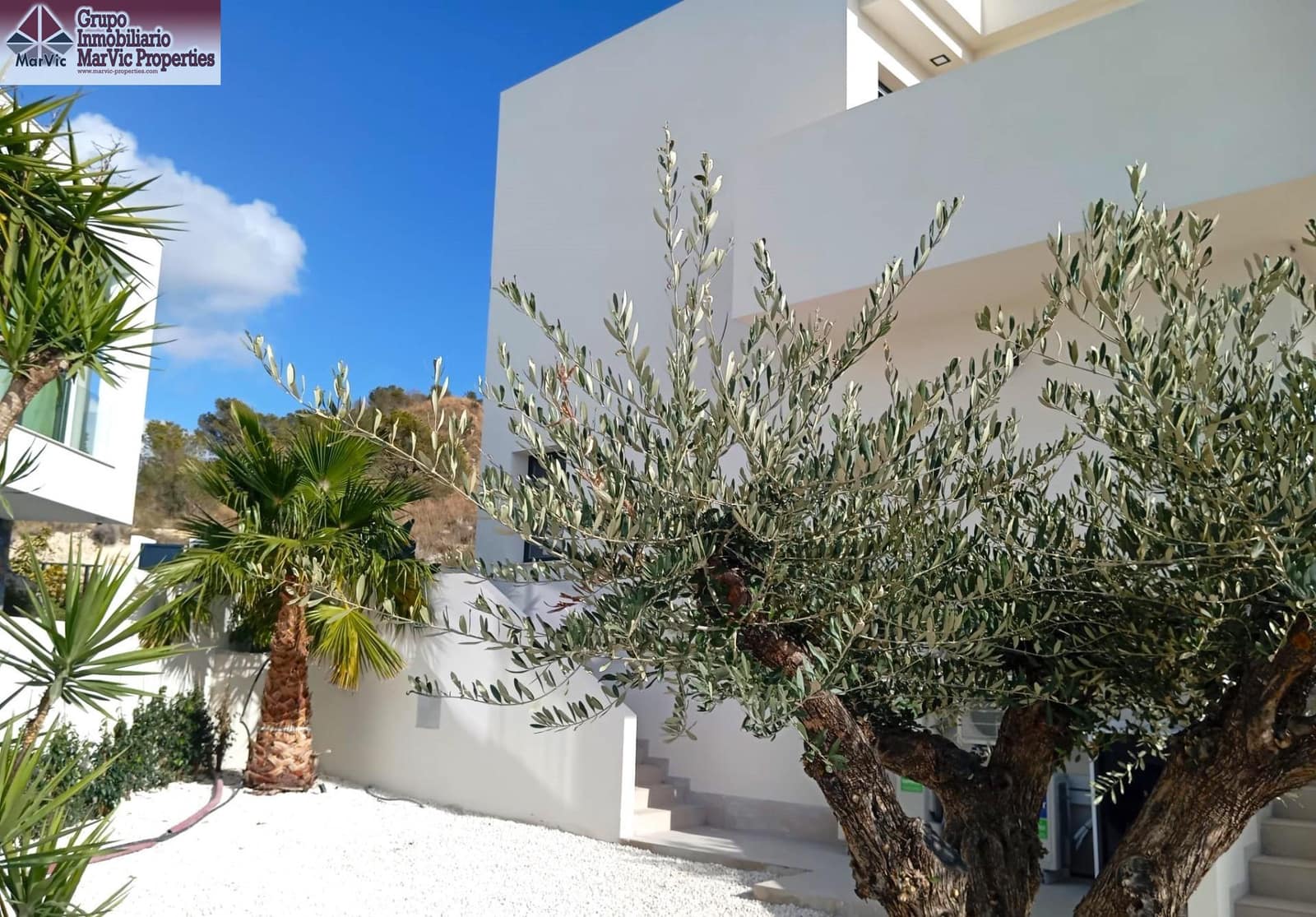 8 bedroom Villa for sale in Finestrat with pool - € 2,750,000 (Ref: 9456294)