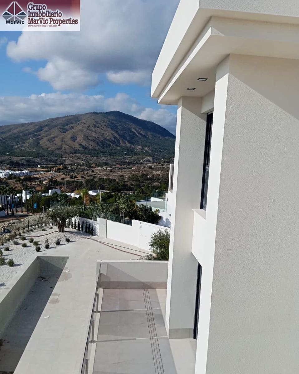 8 bedroom Villa for sale in Finestrat with pool - € 2,750,000 (Ref: 9456294)