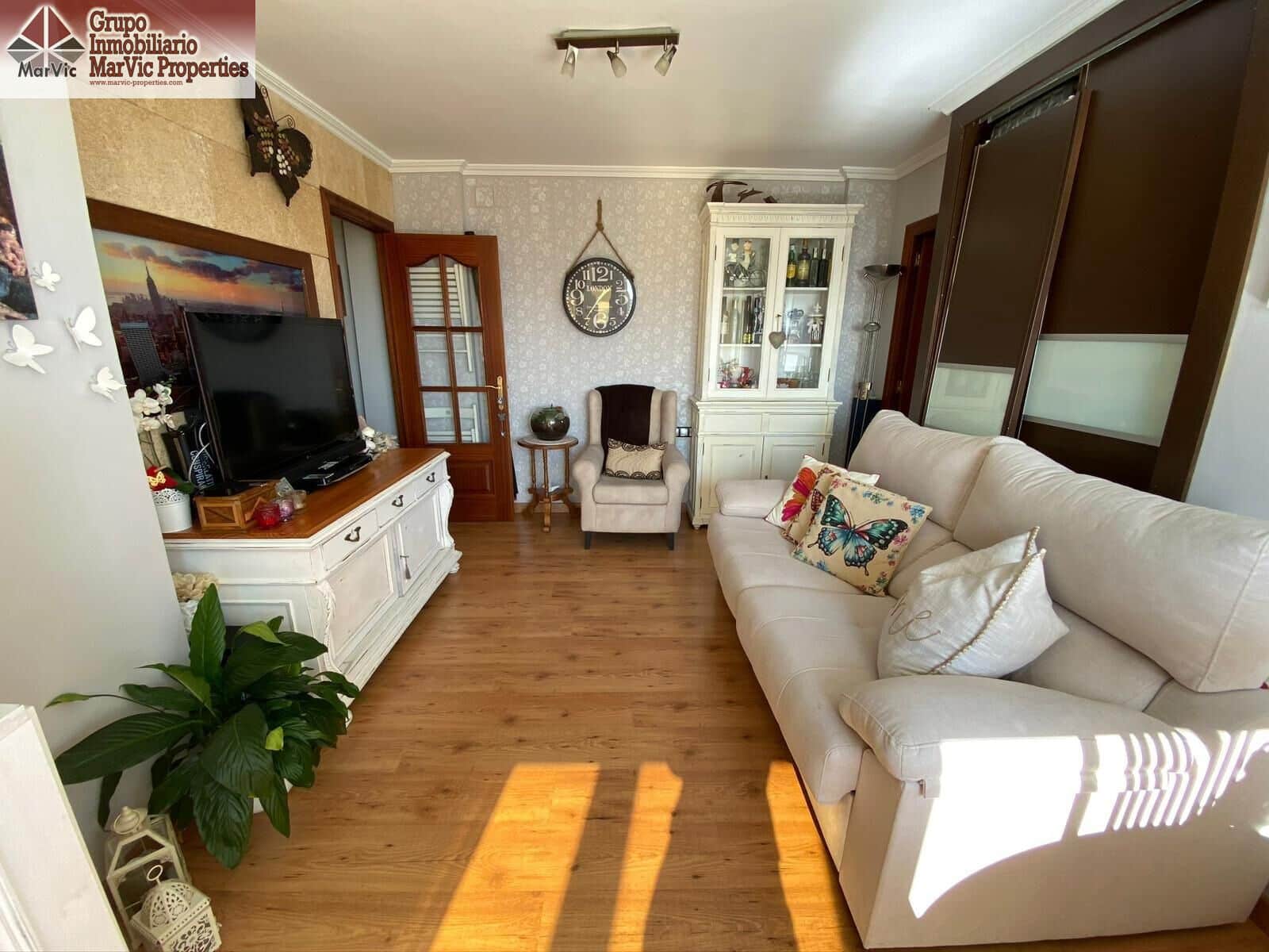 2 bedroom Flat for sale in Benidorm with pool - € 219,000 (Ref: 9482066)