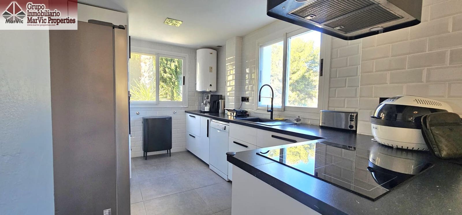 5 bedroom Villa for sale in La Nucia with pool - € 590,000 (Ref: 9491466)