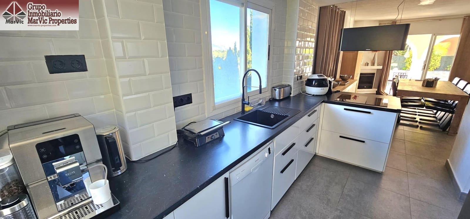 5 bedroom Villa for sale in La Nucia with pool - € 590,000 (Ref: 9491466)