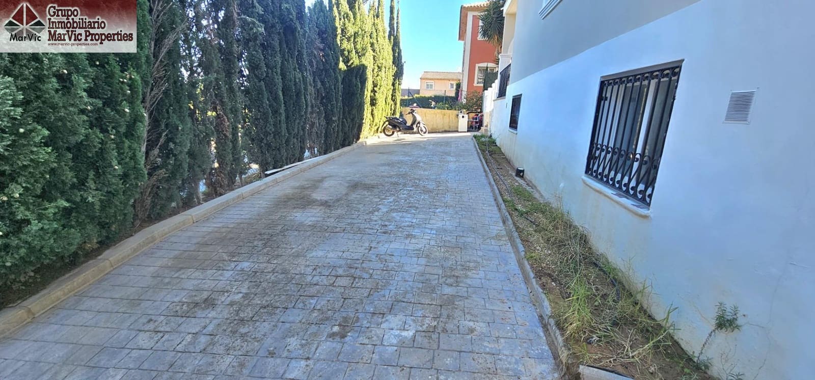 5 bedroom Villa for sale in La Nucia with pool - € 590,000 (Ref: 9491466)