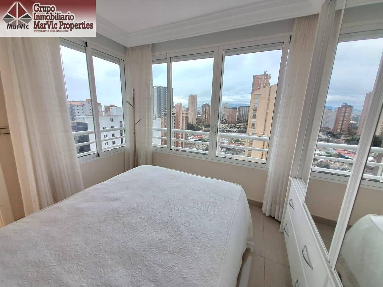 2 soveværelse Lejlighed til leje i Benidorm med swimmingpool - € 1.300 (Ref: 9495320)