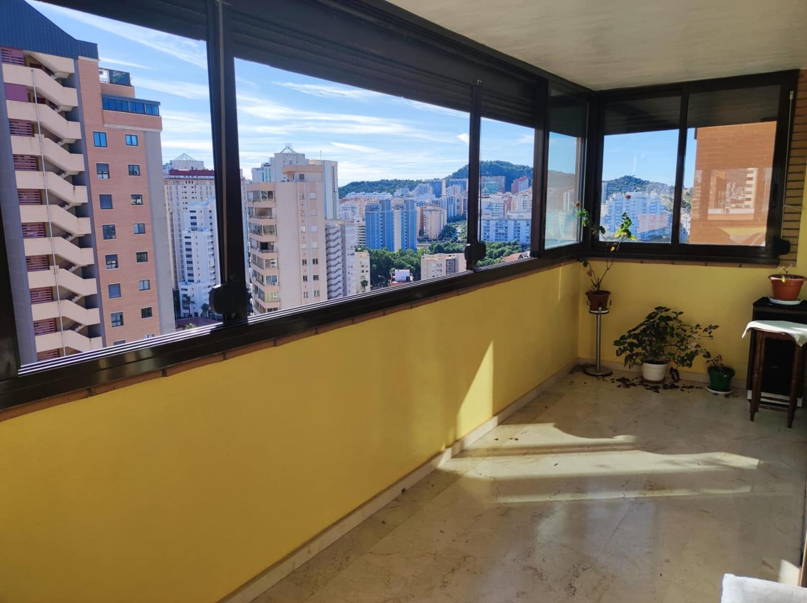 4 quarto Apartamento para venda em Benidorm com garagem - 420 000 € (Ref: 9495324)