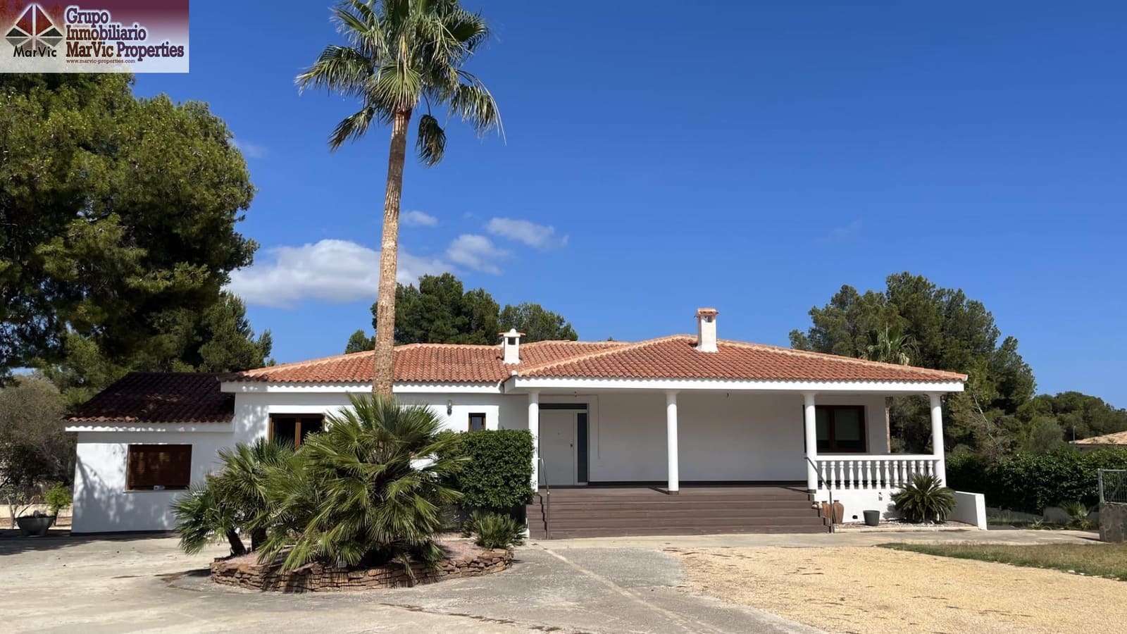 4 bedroom Villa for sale in La Nucia with pool - € 950,000 (Ref: 9502394)