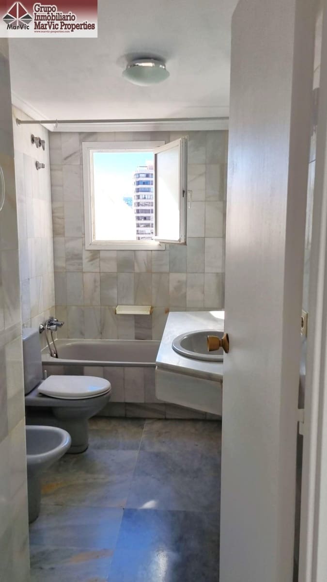 2 bedroom Flat for sale in Benidorm with pool - € 350,000 (Ref: 9504322)