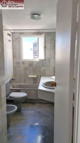 2 bedroom Flat for sale in Benidorm with pool - € 350,000 (Ref: 9504322)