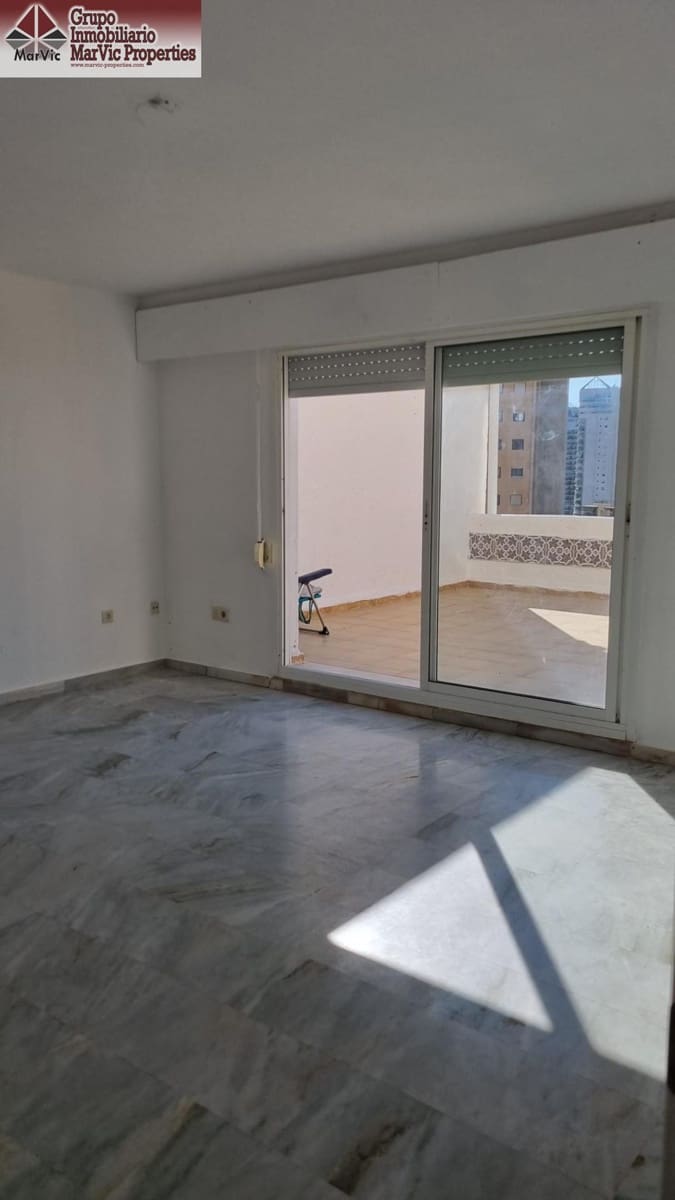 2 bedroom Flat for sale in Benidorm with pool - € 350,000 (Ref: 9504322)