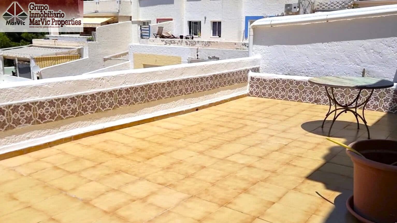 2 bedroom Flat for sale in Benidorm with pool - € 350,000 (Ref: 9504322)