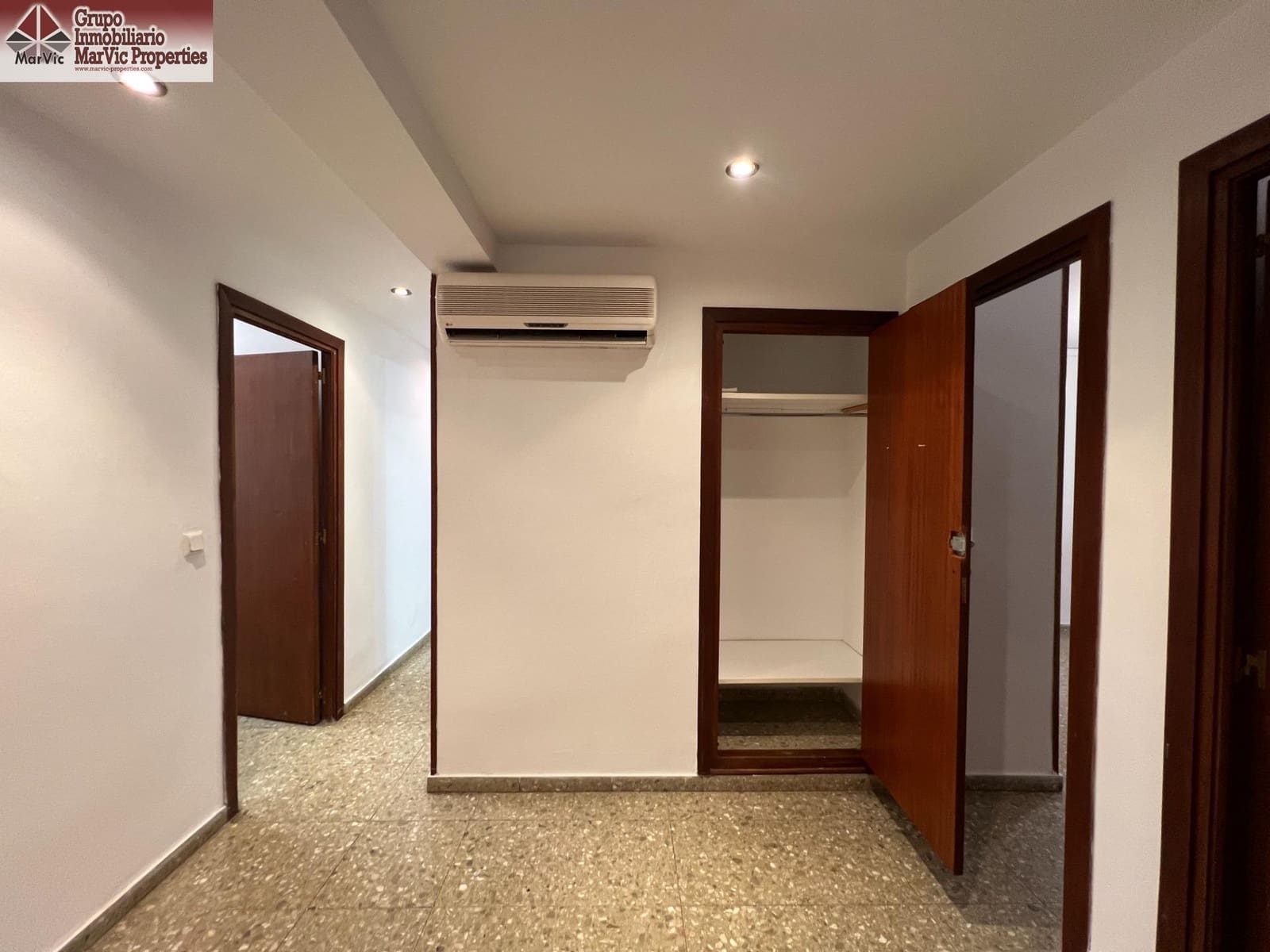 4 bedroom Flat for sale in Benidorm with garage - € 409,000 (Ref: 9508911)