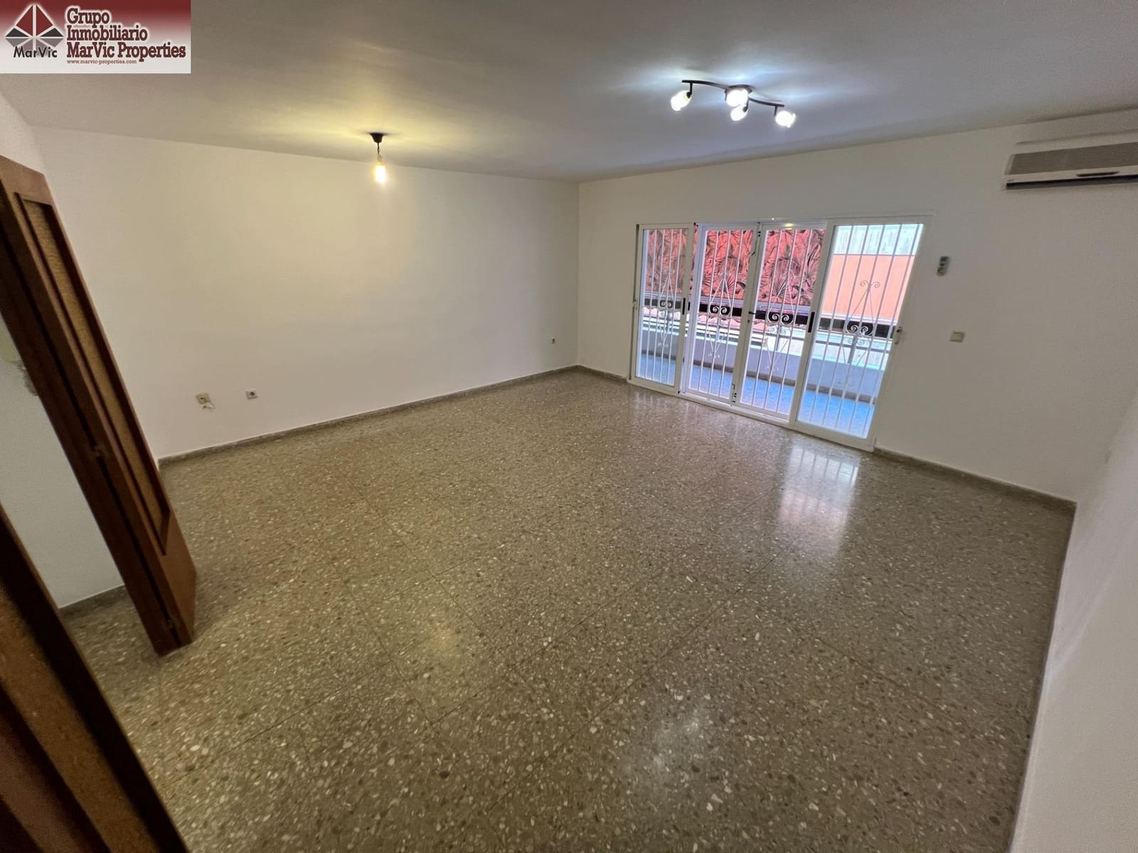 4 bedroom Flat for sale in Benidorm with garage - € 409,000 (Ref: 9508911)
